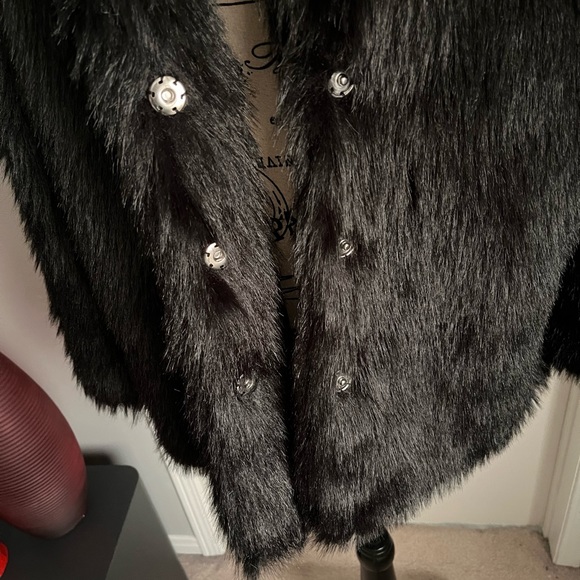NWT Glamorous Black faux-fur coat - Picture 3 of 7